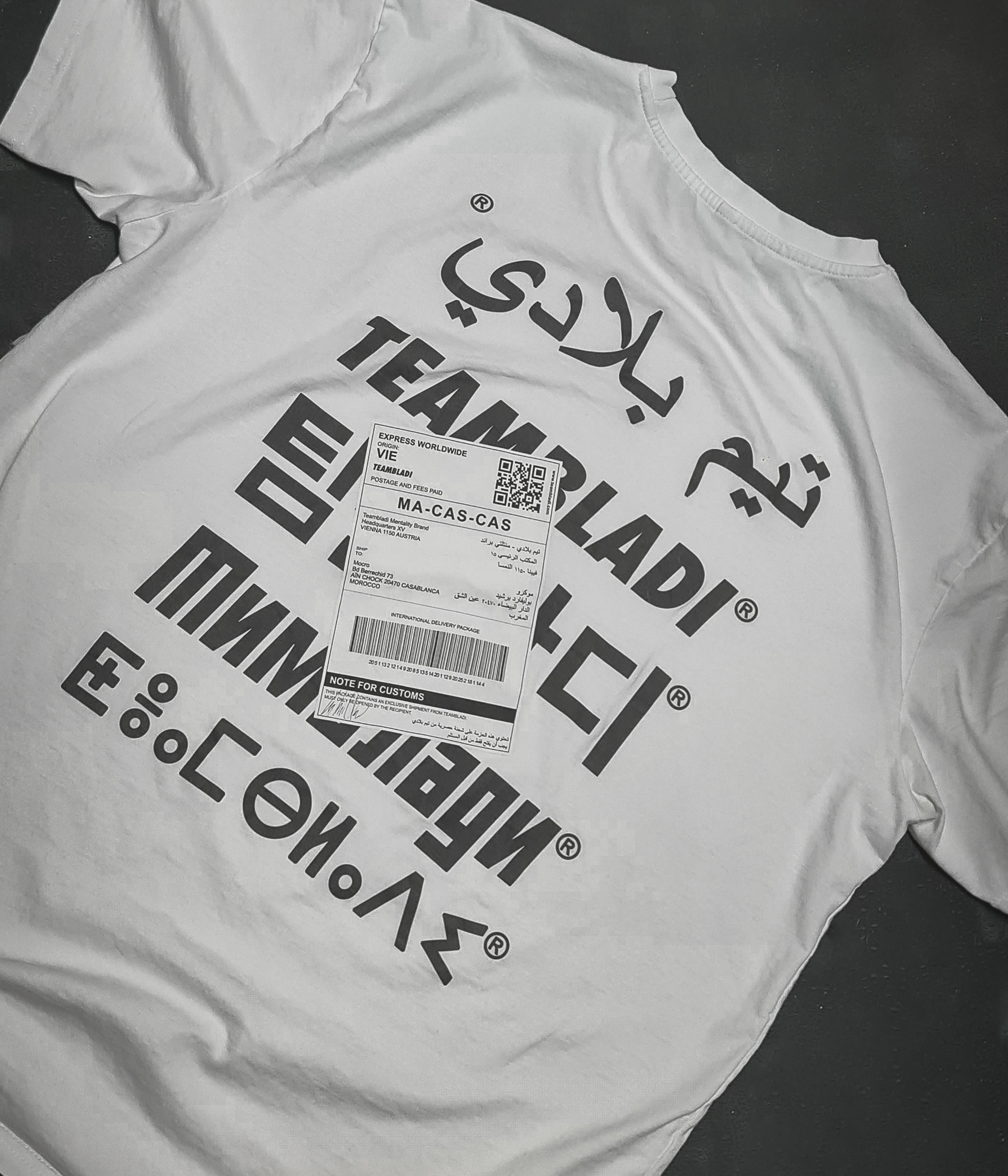 TEAMBLADI Express Shirt mit echtem internationalem Versandetikett, Wien nach Casablanca