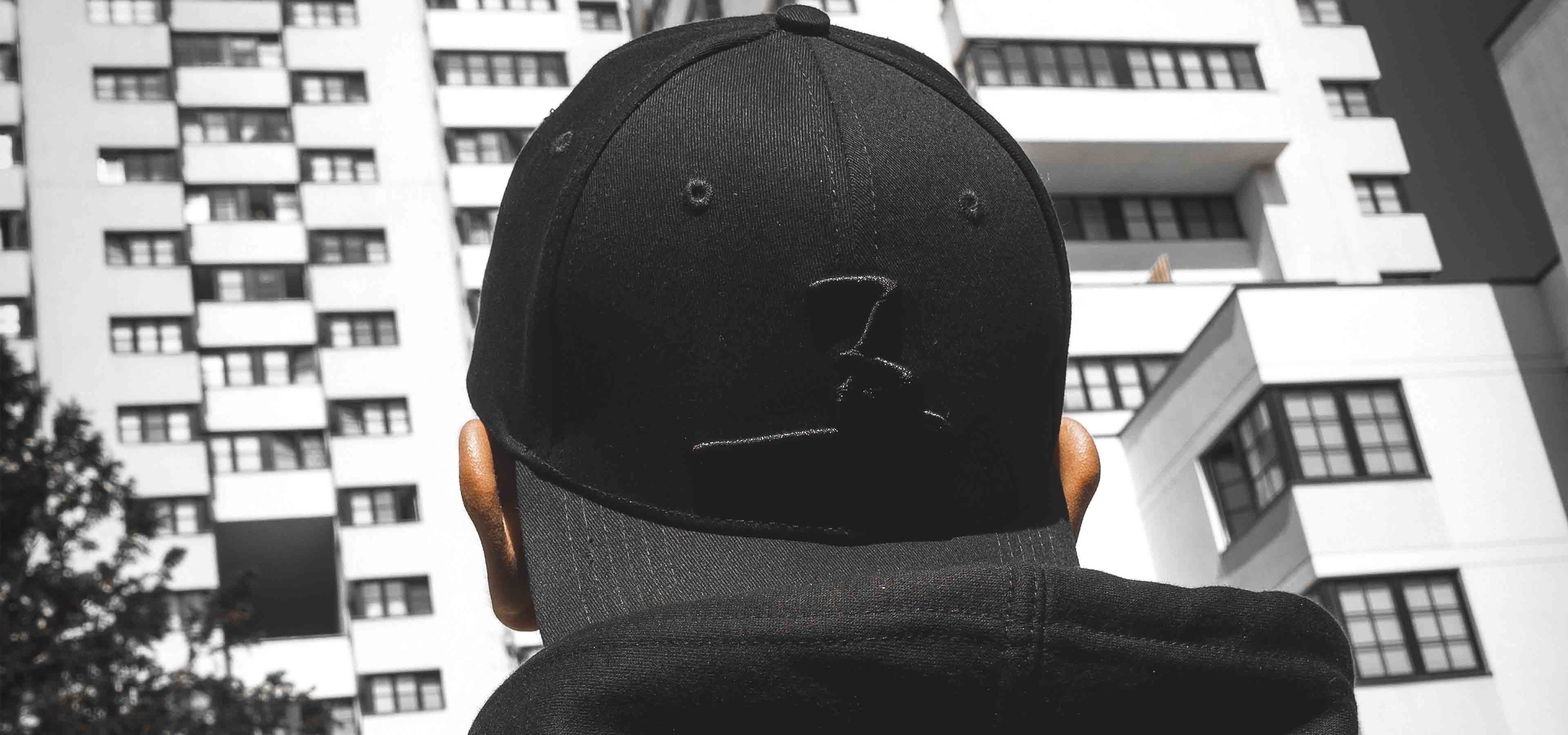 TEAMBLADI Kopfbedeckungs-Kollektion — Cap, Editorial-Foto